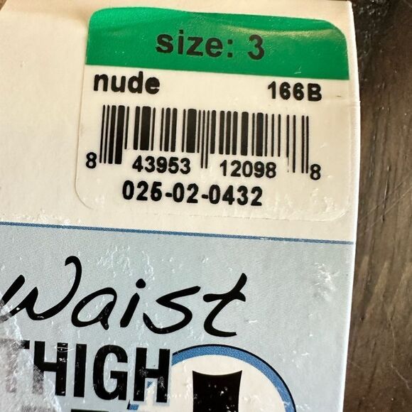 NWT Assets by Spanx Women’s Thigh Shaper - Nude Color - Size 3/Large - Picture 4 of 8